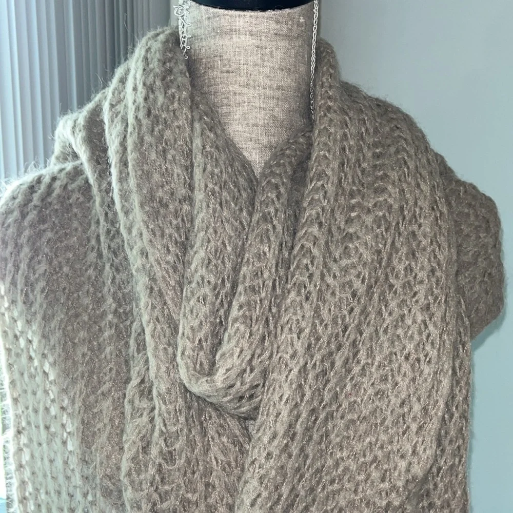 Treasure Topkapi beige scarf with fringe Mohair blend.  Excellent condition.